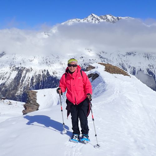 Yi Cui hiking in the snow